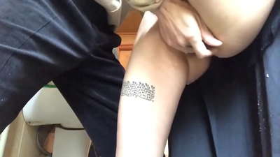 Maktab hammomida squirt, haqiqiy ko'pikli orgazm - o'qituvchim qo'lidan kelganini qildi